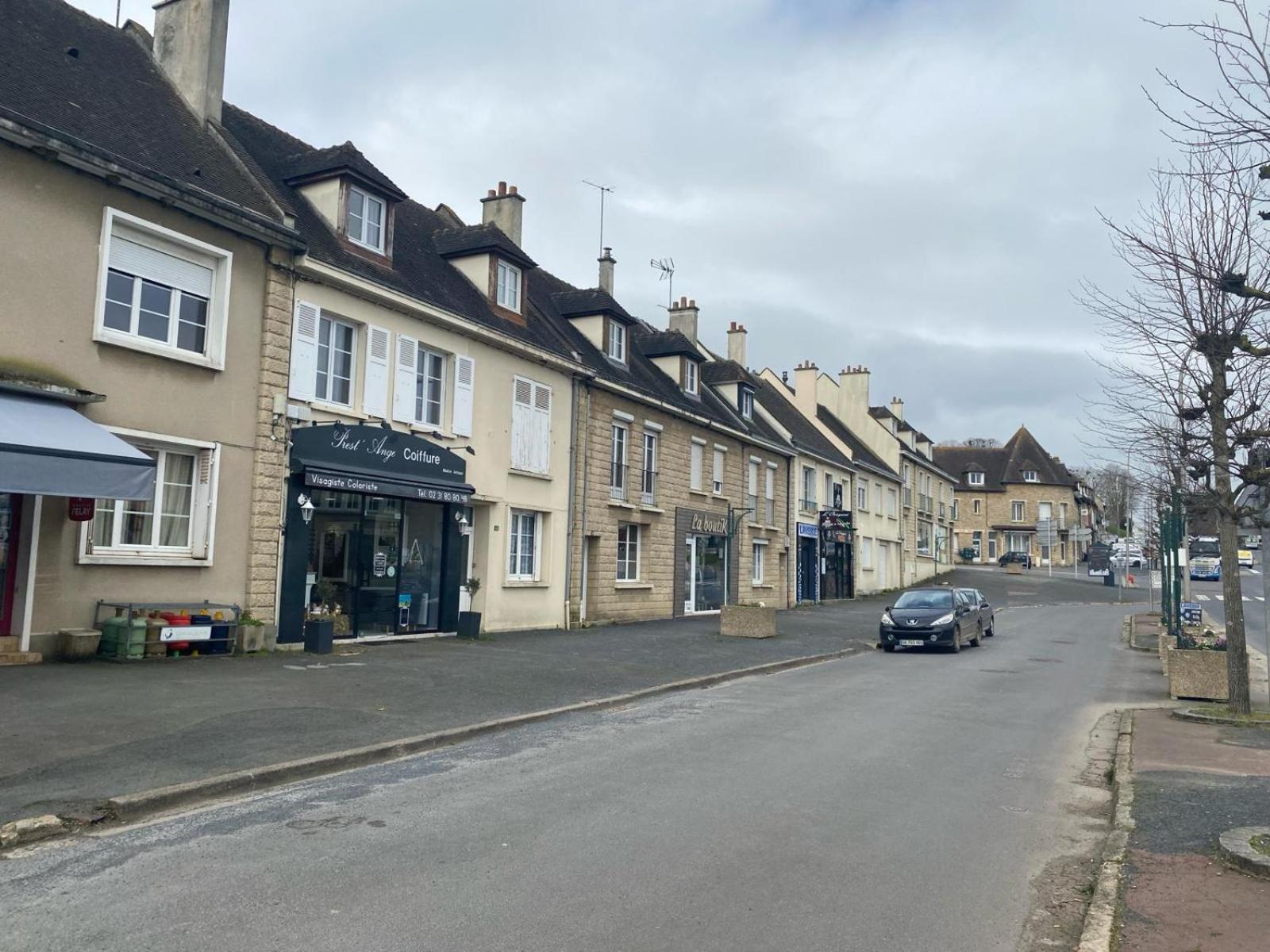 Château de Tilly-sur-Seulles Extérieur photo