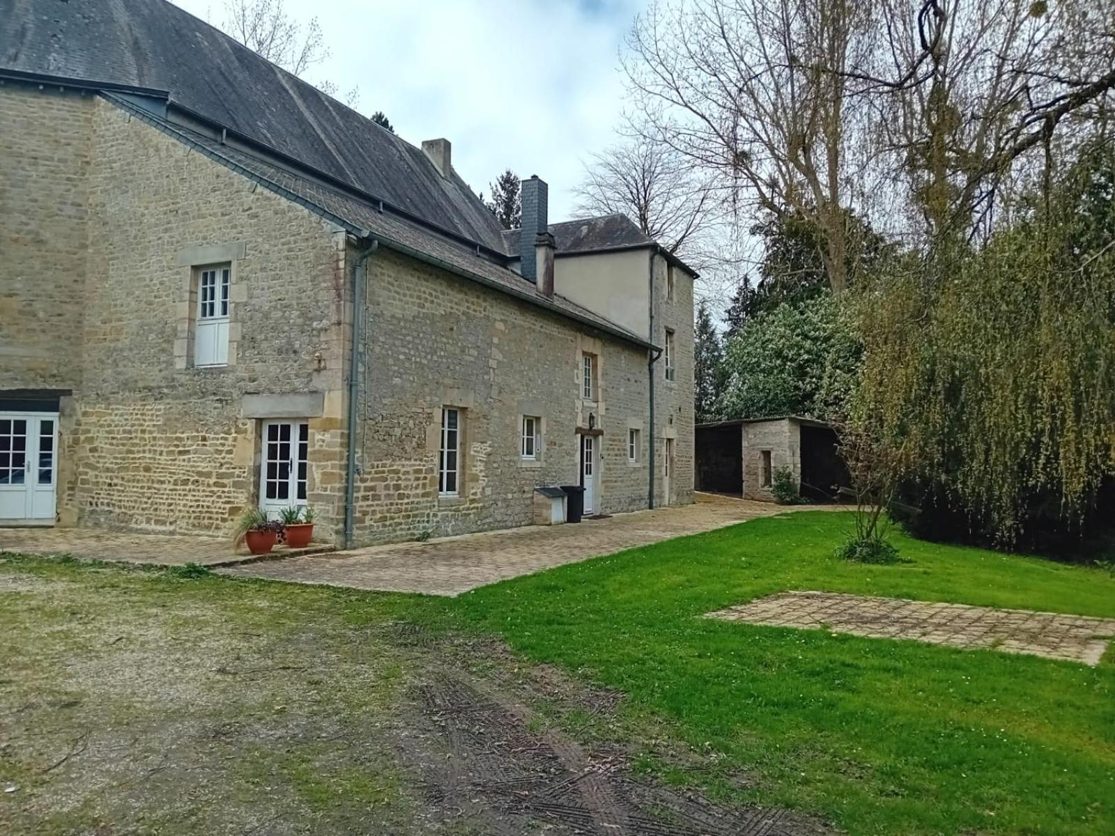 Château de Tilly-sur-Seulles Extérieur photo