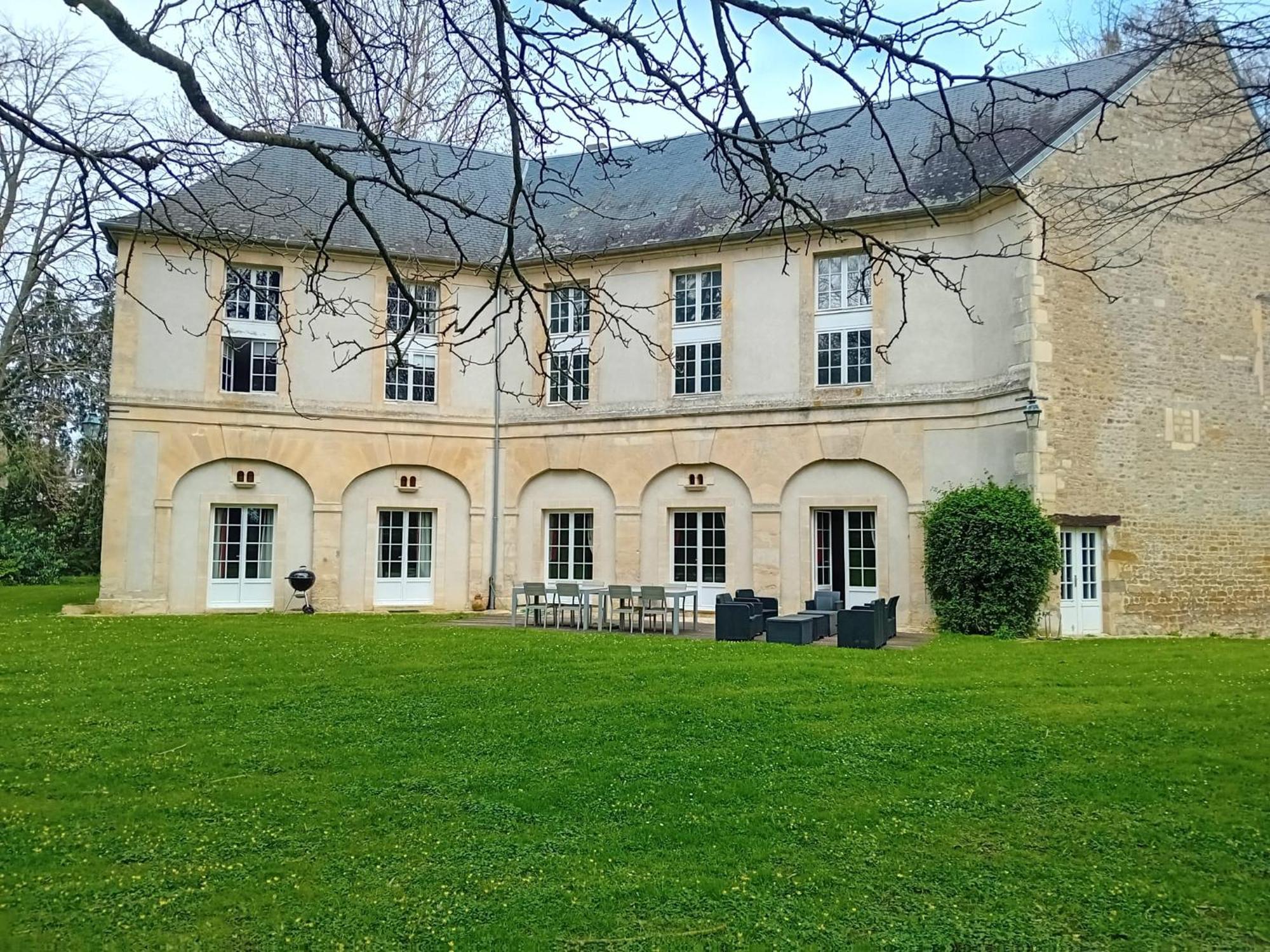 Château de Tilly-sur-Seulles Extérieur photo