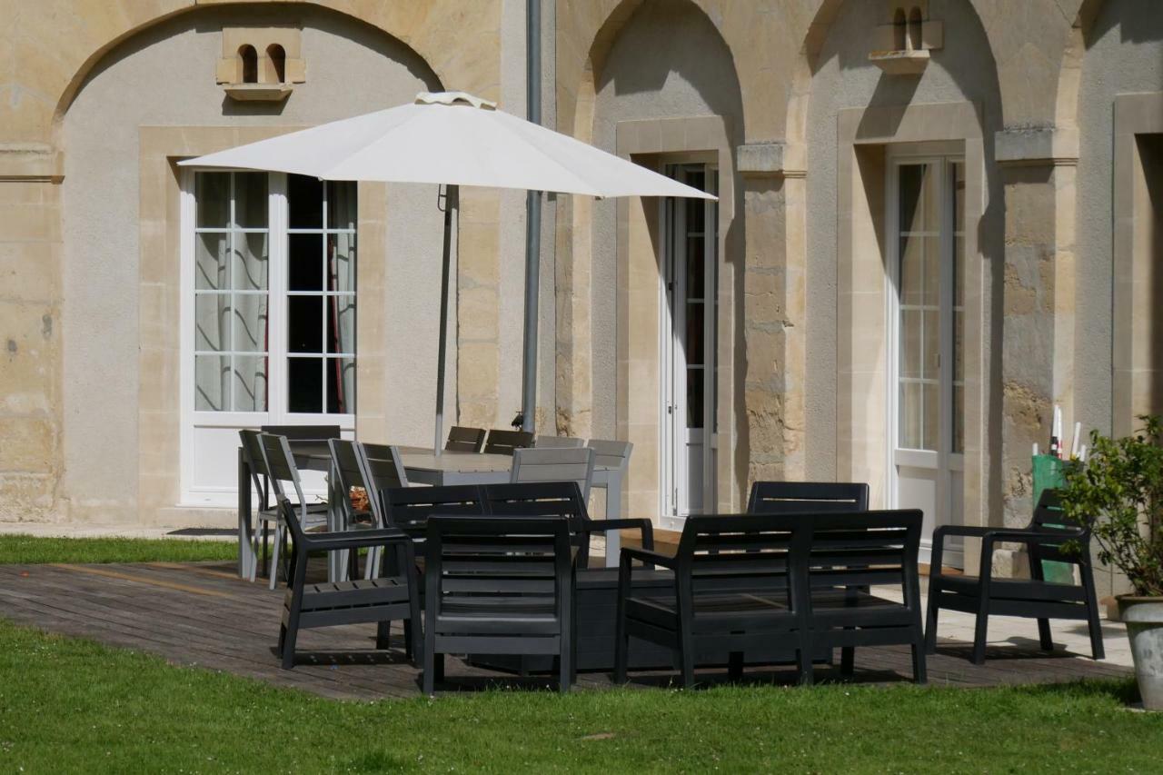 Château de Tilly-sur-Seulles Extérieur photo
