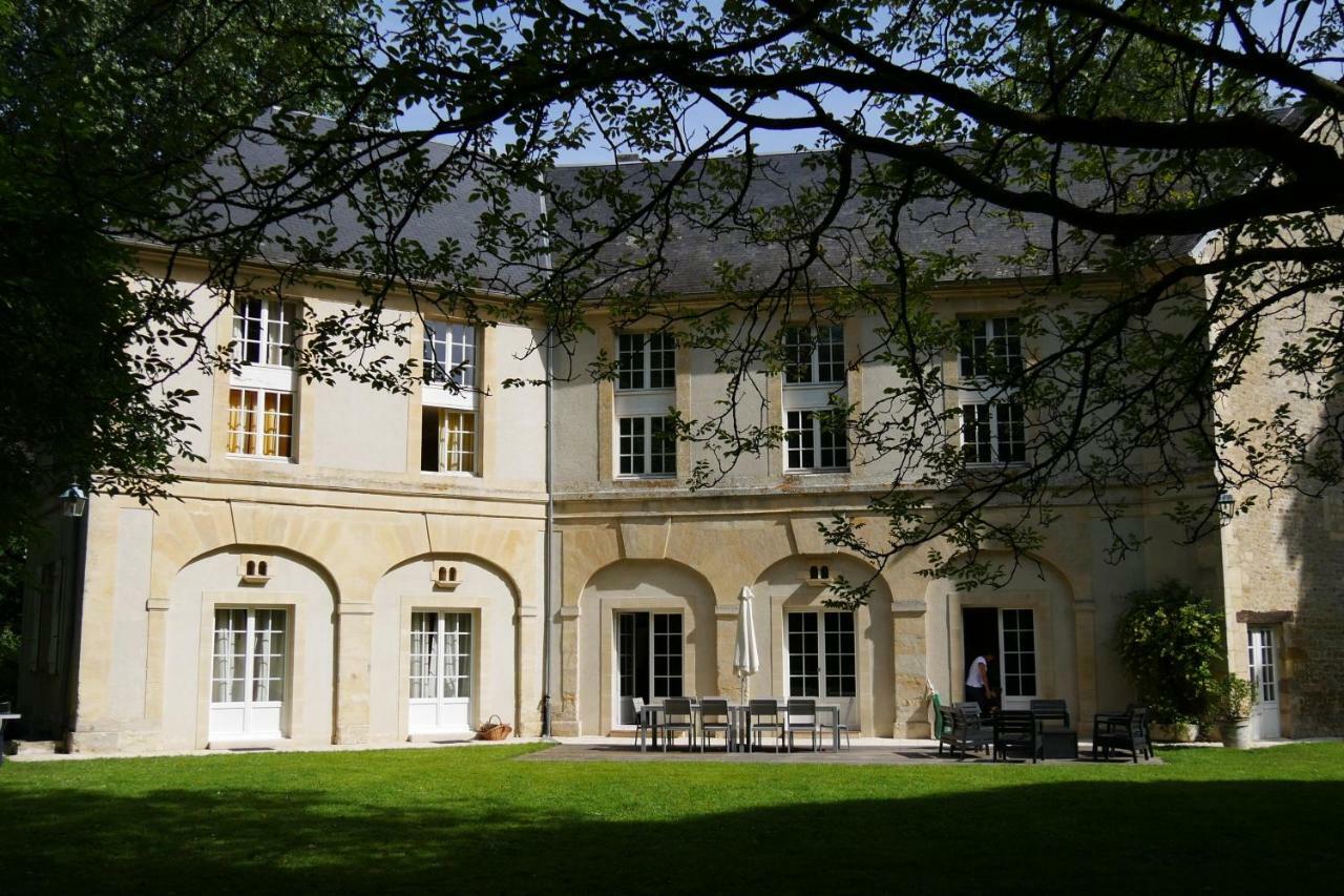 Château de Tilly-sur-Seulles Extérieur photo